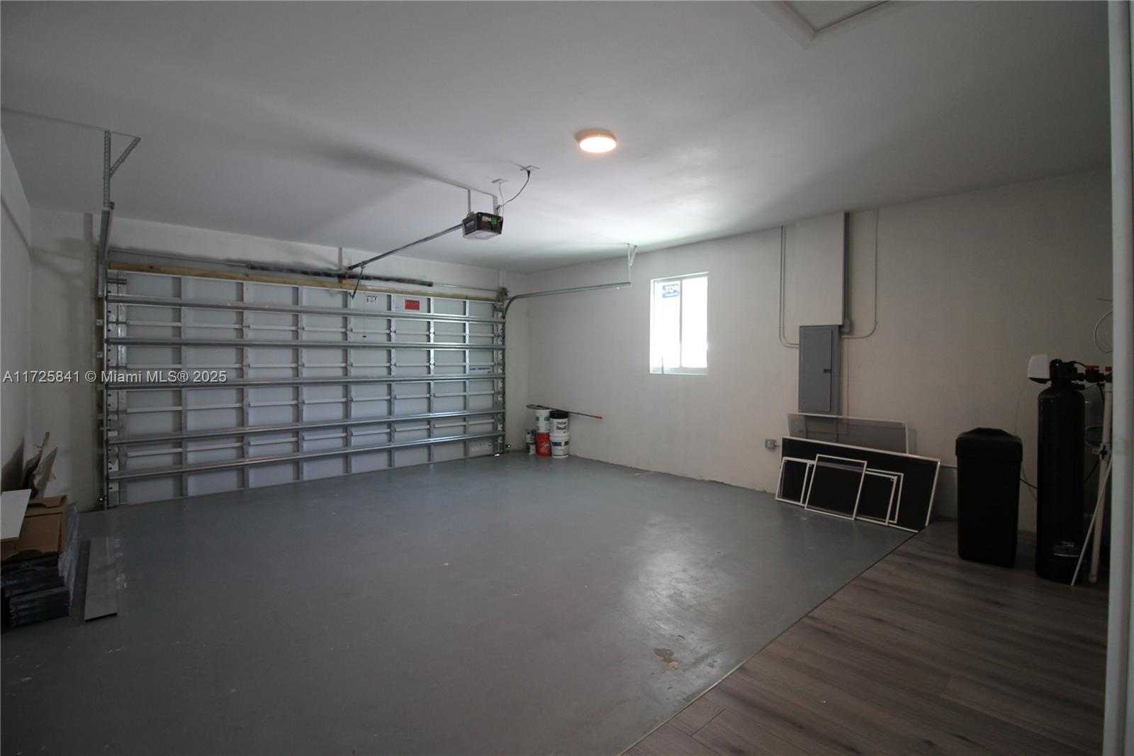Small Image of 18071 SOUTH WEST 176 ST, Miami Number 43