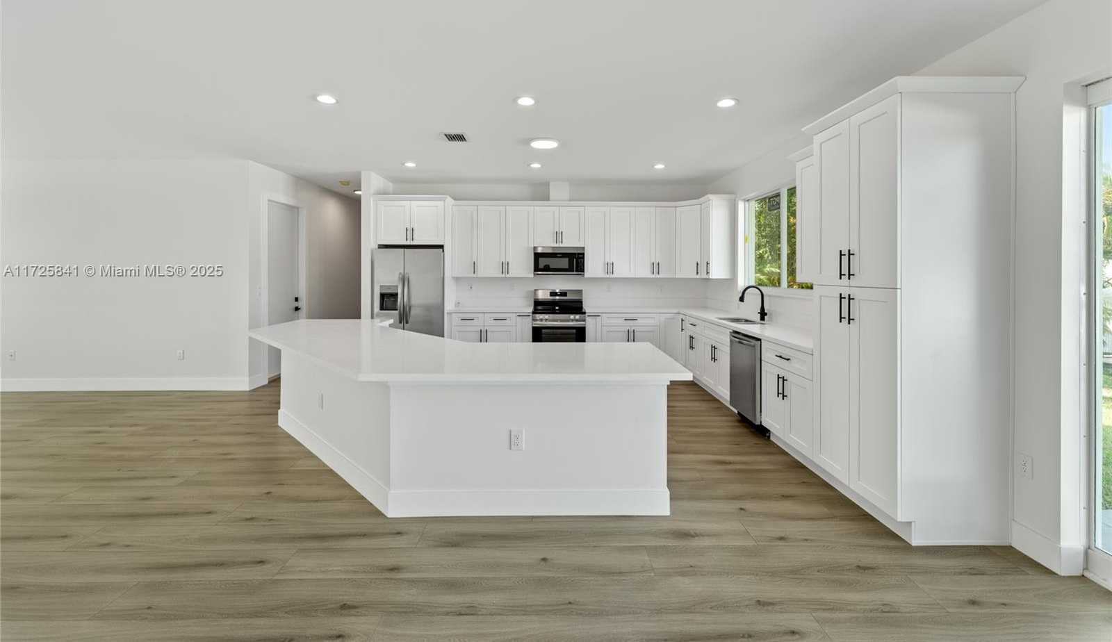 Small Image of 18071 SOUTH WEST 176 ST, Miami Number 5