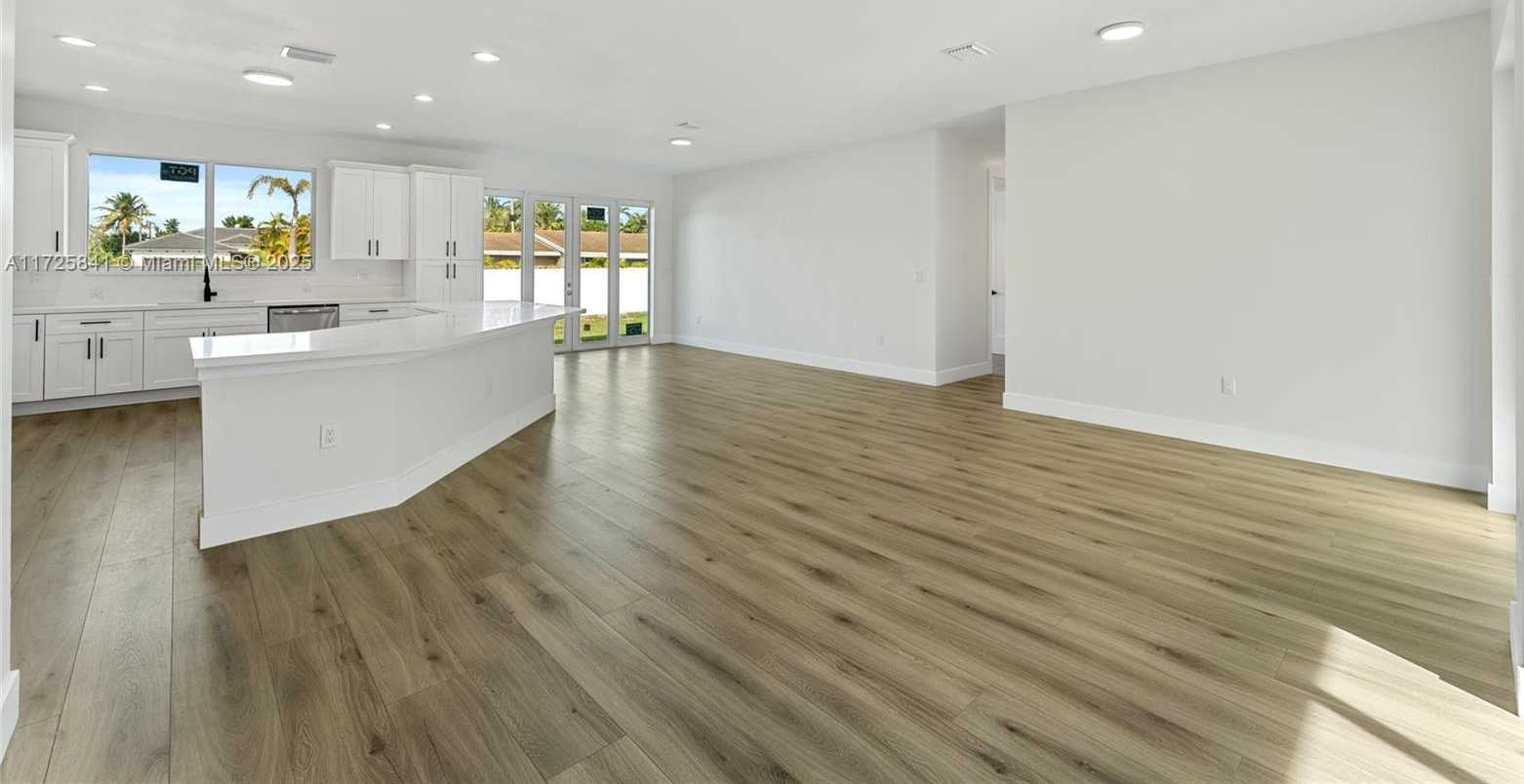 Small Image of 18071 SOUTH WEST 176 ST, Miami Number 7