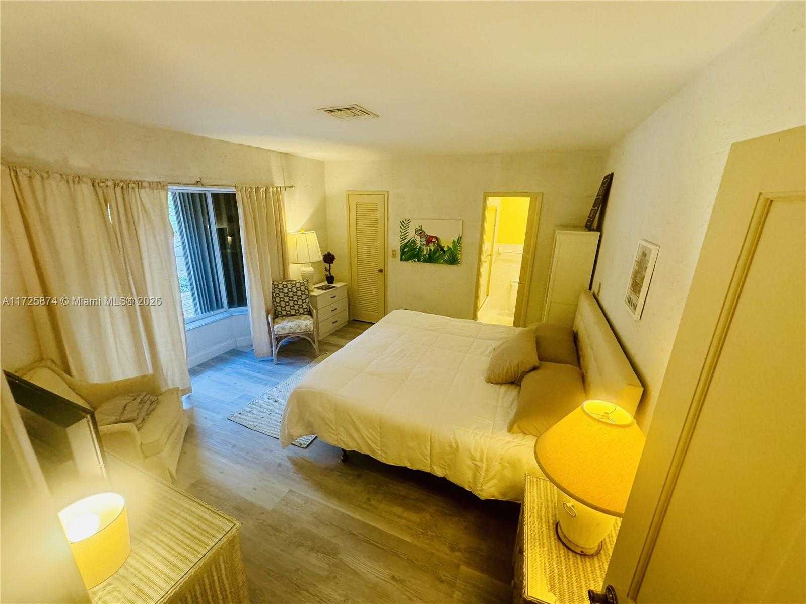 Small Image of 12 ISLA BAHIA DR, Fort Lauderdale Number 29