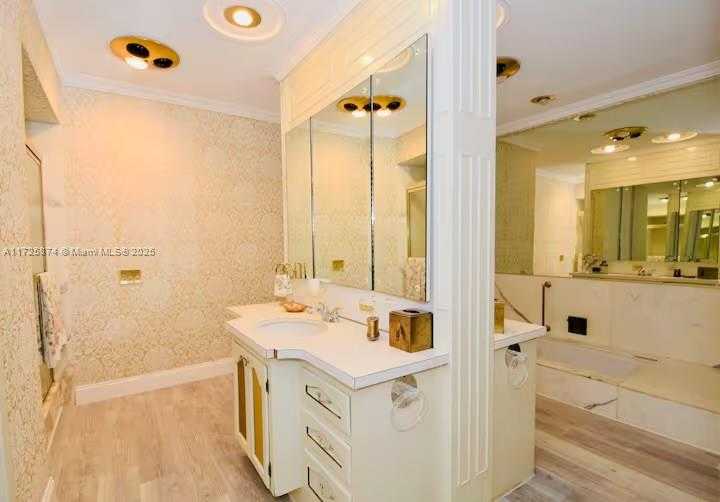 Small Image of 12 ISLA BAHIA DR, Fort Lauderdale Number 32