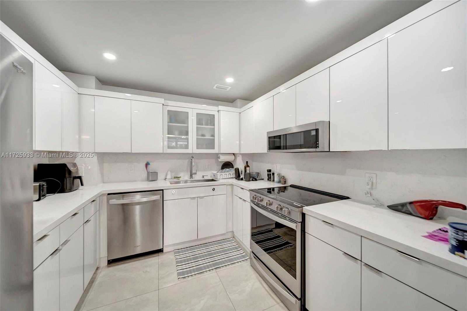 Small Image of 1950 SOUTH OCEAN DR #LE, Hallandale Beach Number 3