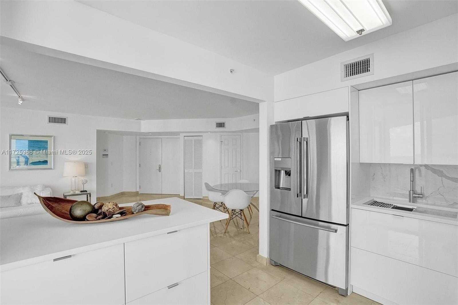 Small Image of 6301 COLLINS AVE #2308, Miami Beach Number 17