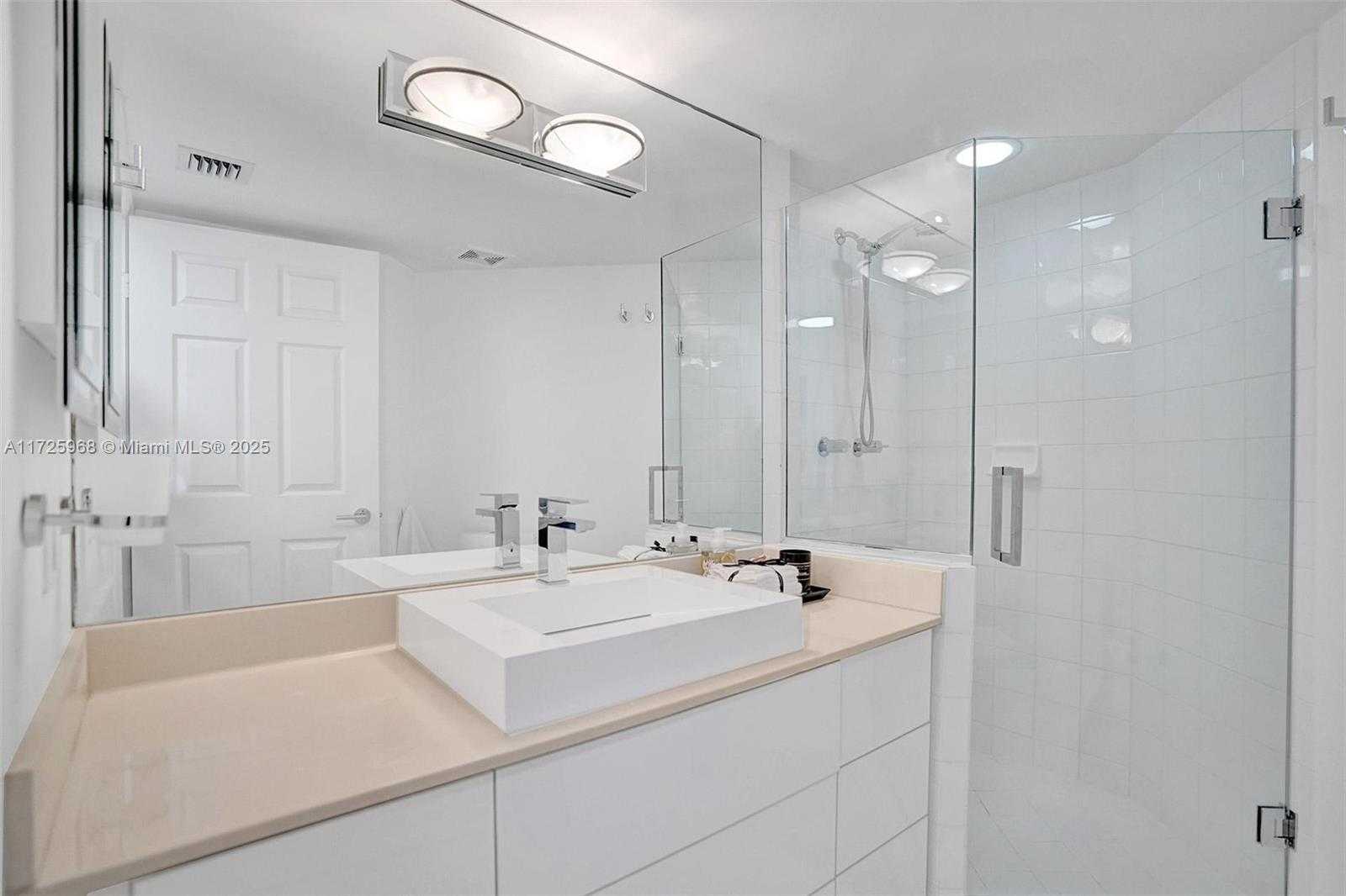 Small Image of 6301 COLLINS AVE #2308, Miami Beach Number 38