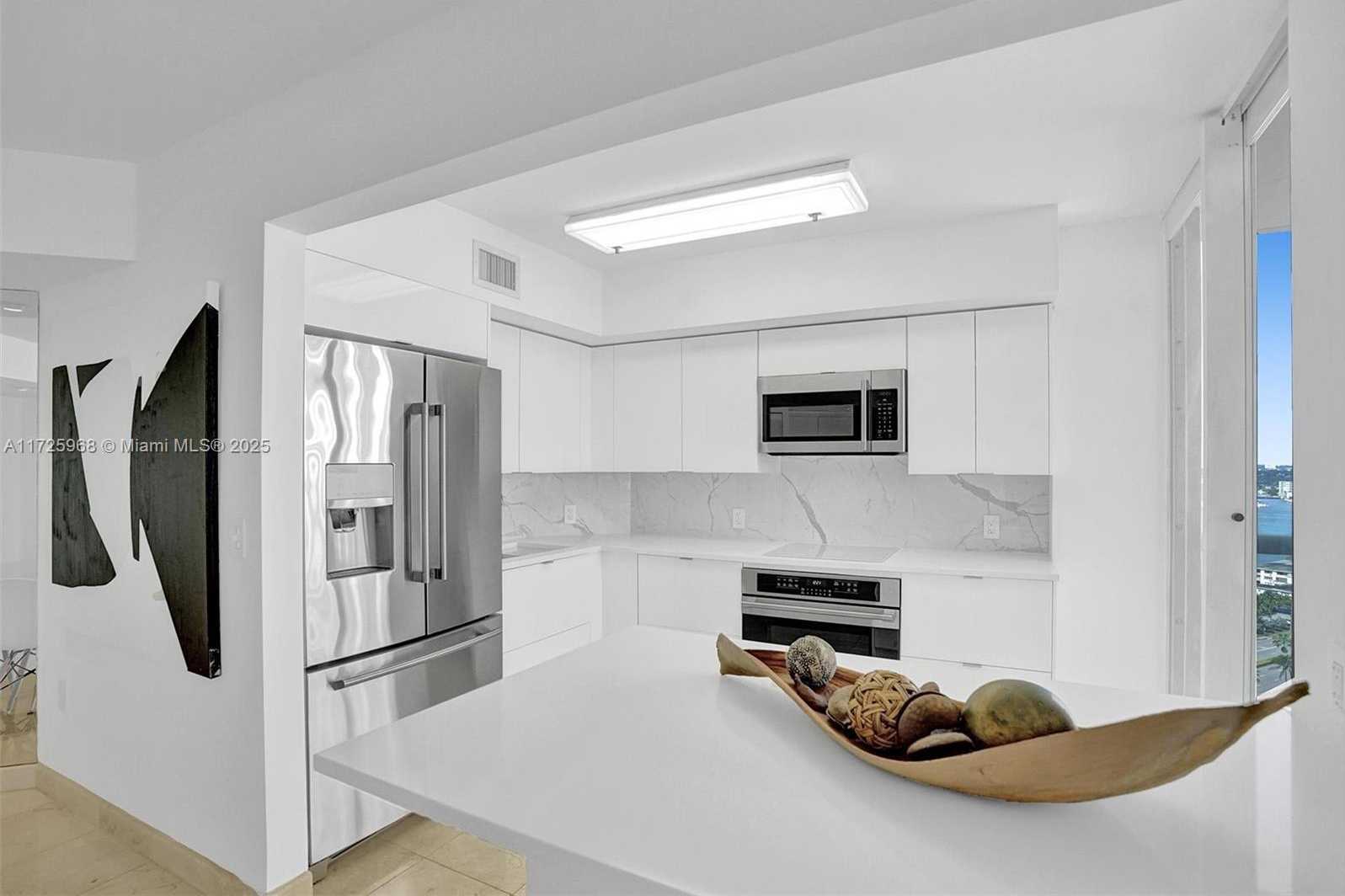 Small Image of 6301 COLLINS AVE #2308, Miami Beach Number 9