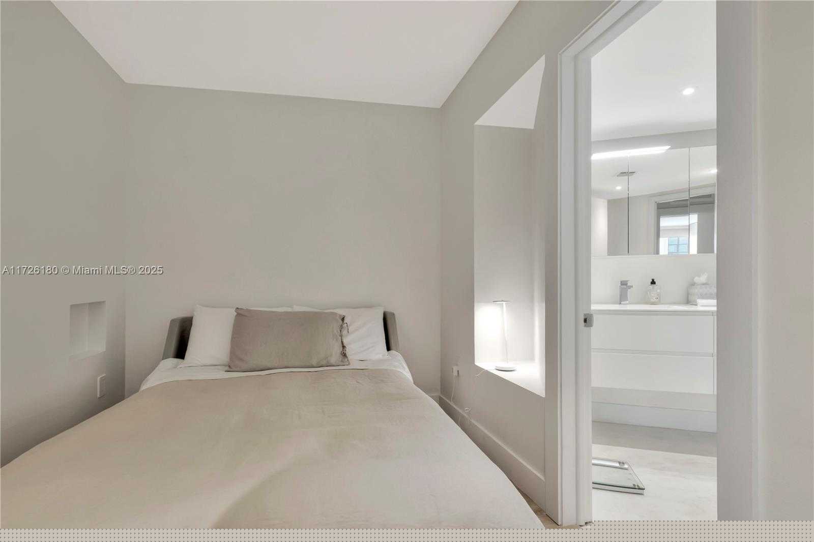 Small Image of 1121 CRANDON BLVD #F1102, Key Biscayne Number 14