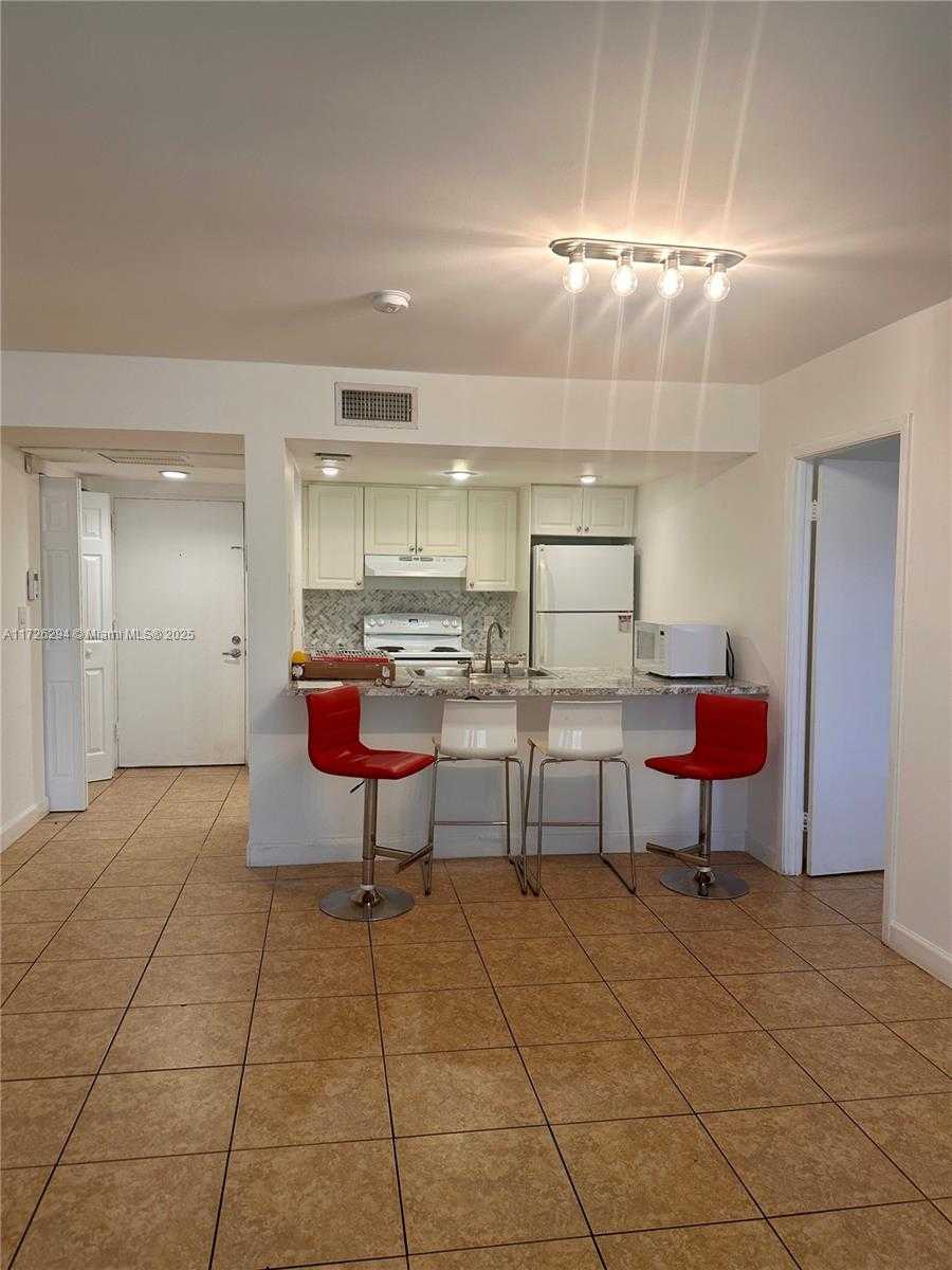 Small Image of 8120 GENEVA CT #155, Doral Number 11