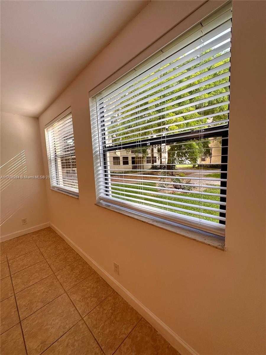 Small Image of 8120 GENEVA CT #155, Doral Number 12