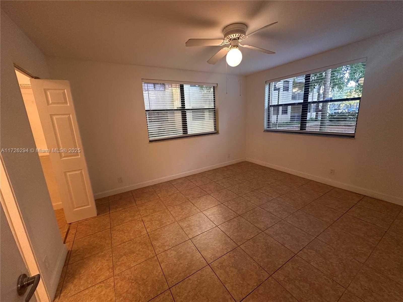 Small Image of 8120 GENEVA CT #155, Doral Number 14