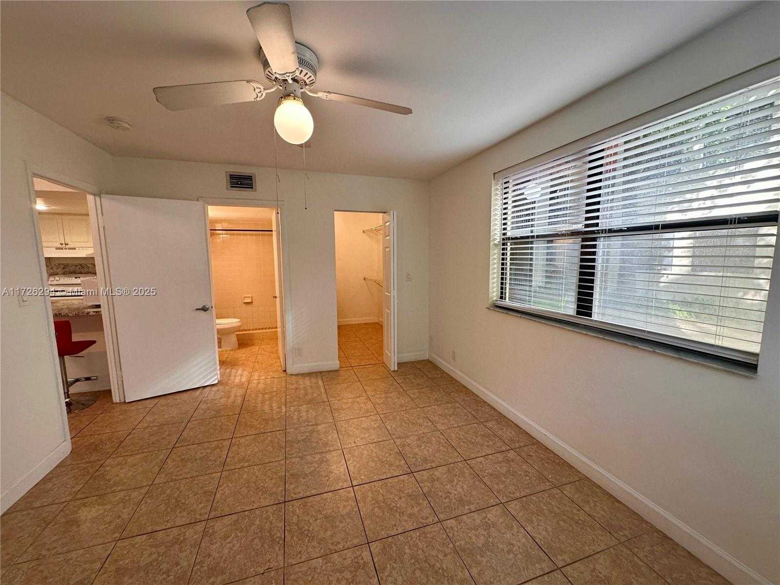 Small Image of 8120 GENEVA CT #155, Doral Number 16