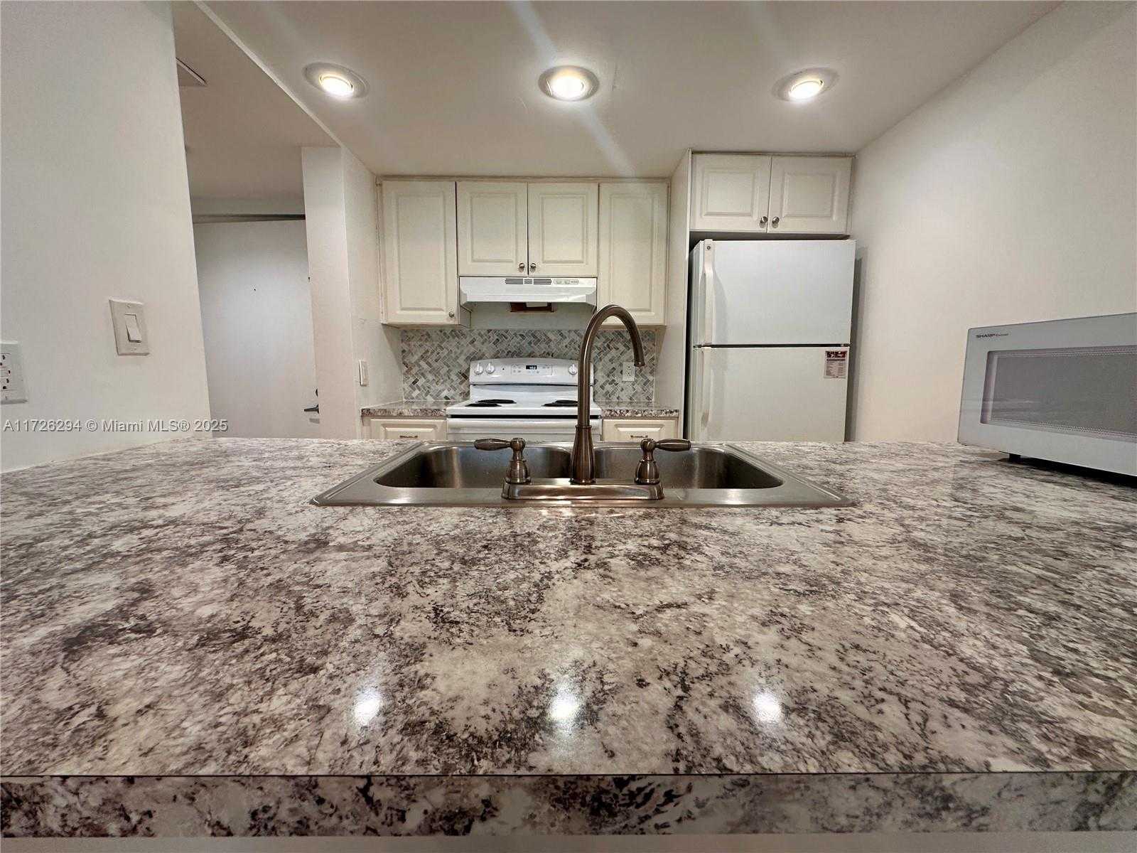 Small Image of 8120 GENEVA CT #155, Doral Number 2