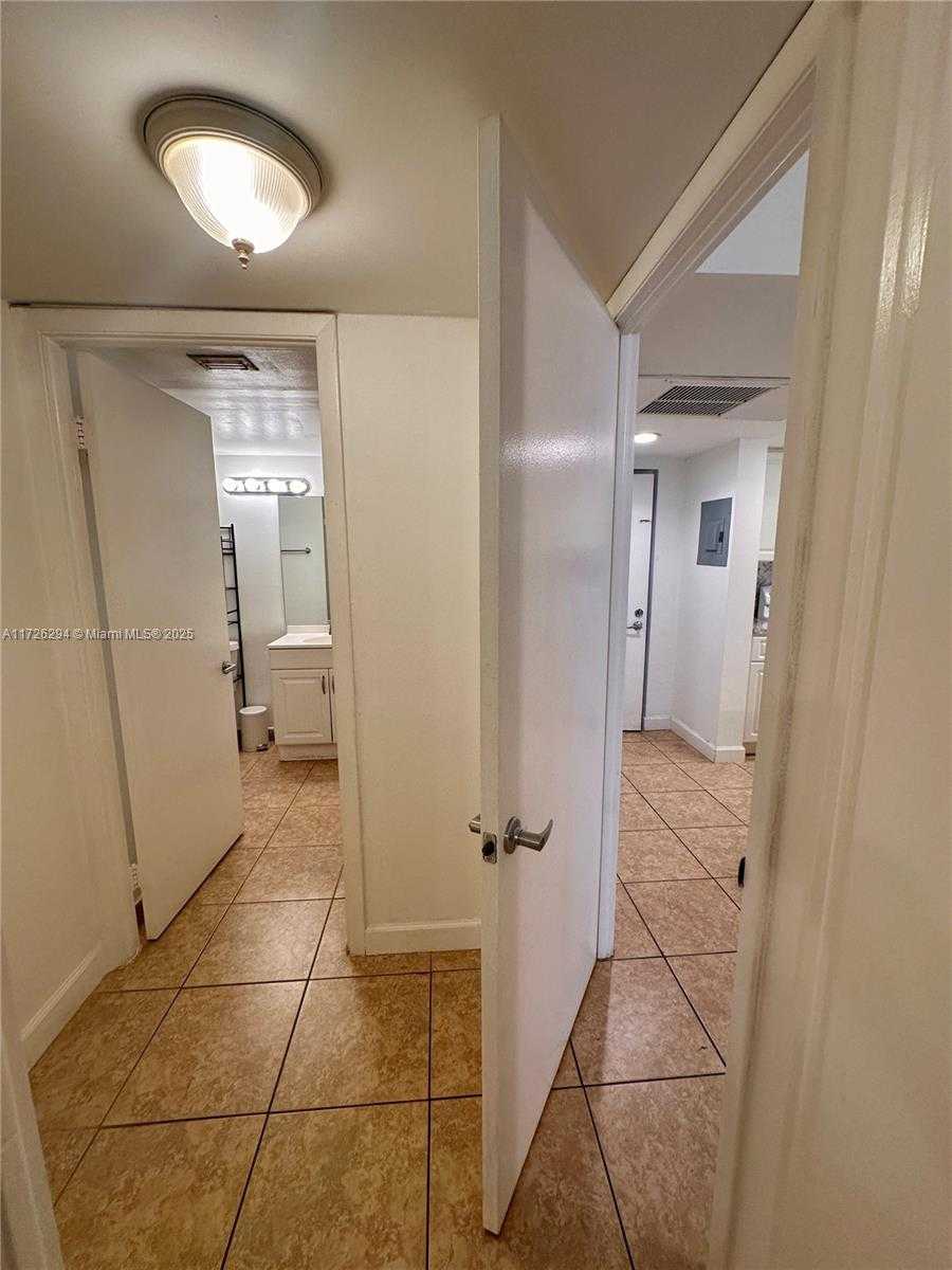 Small Image of 8120 GENEVA CT #155, Doral Number 21