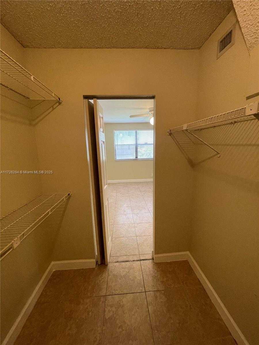 Small Image of 8120 GENEVA CT #155, Doral Number 22