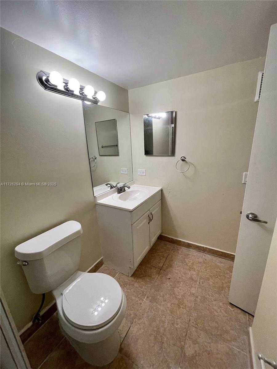 Small Image of 8120 GENEVA CT #155, Doral Number 23