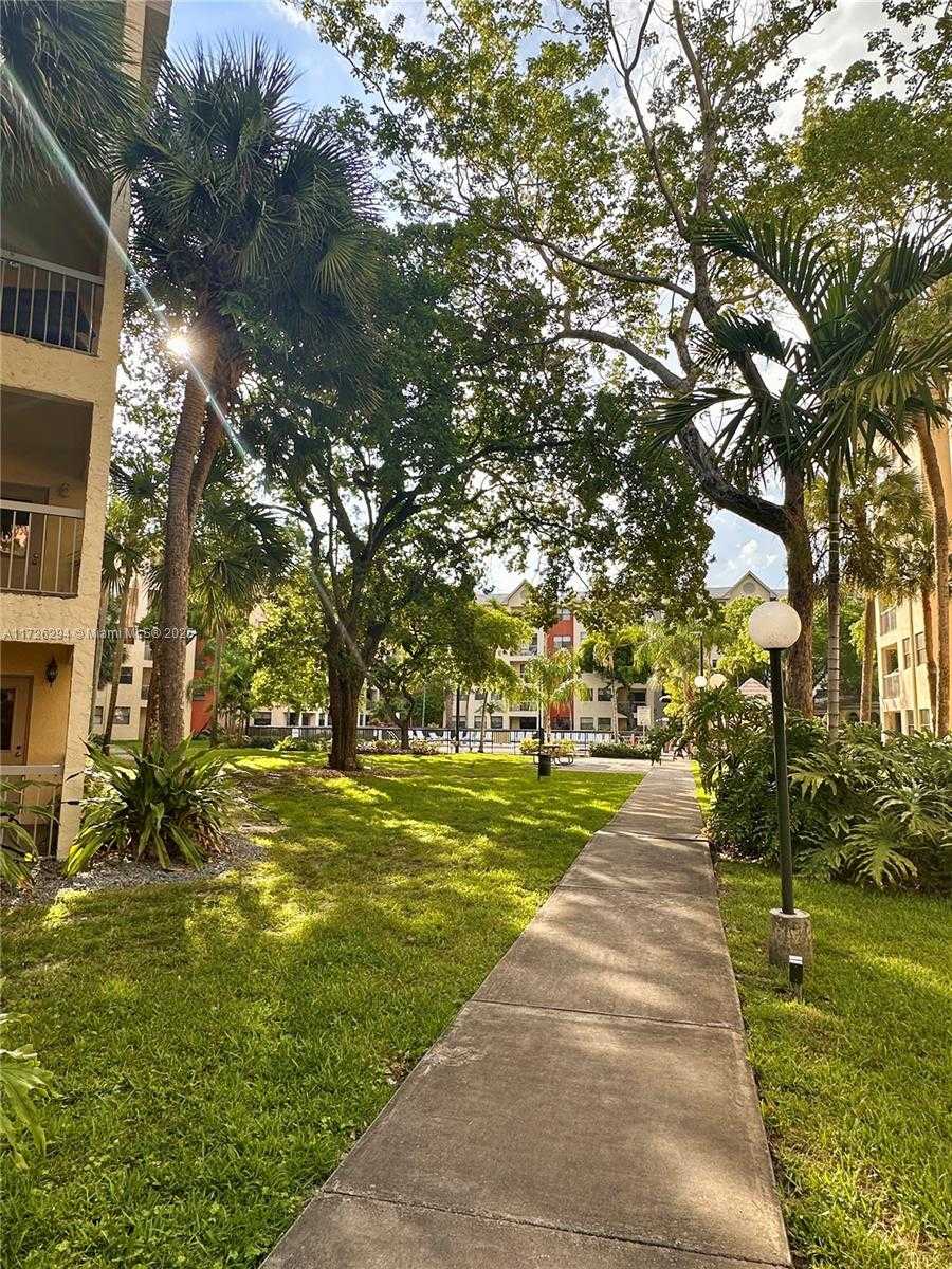 Small Image of 8120 GENEVA CT #155, Doral Number 26