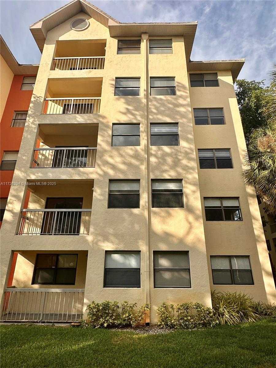 Small Image of 8120 GENEVA CT #155, Doral Number 27