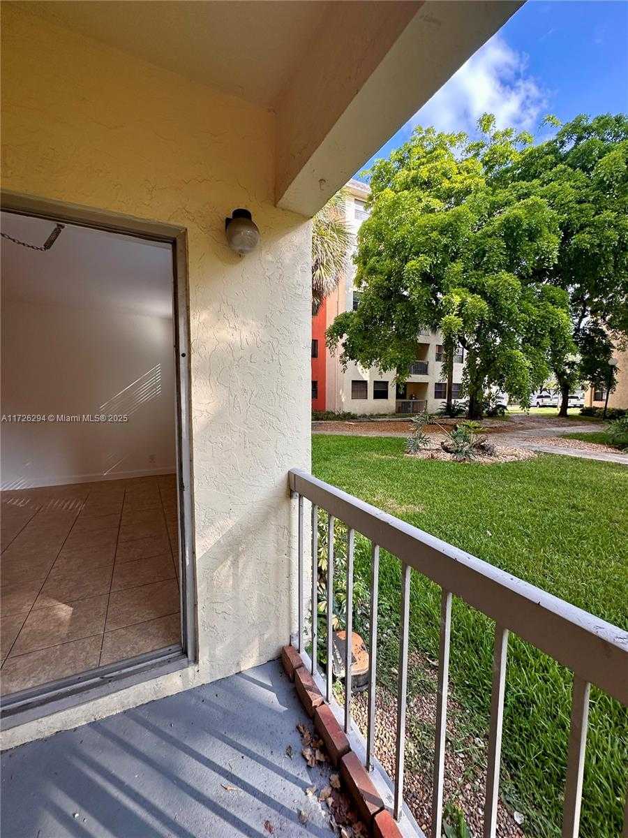 Small Image of 8120 GENEVA CT #155, Doral Number 28