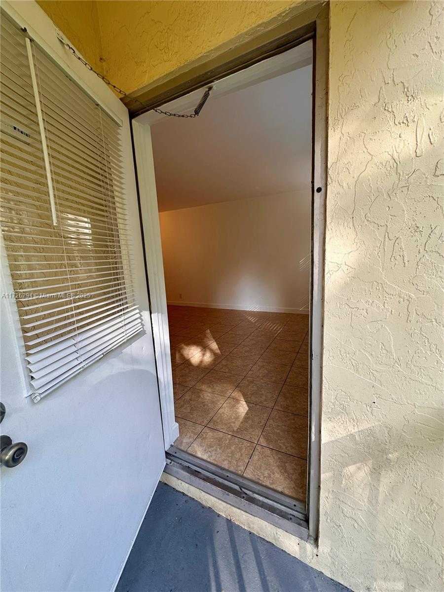 Small Image of 8120 GENEVA CT #155, Doral Number 29