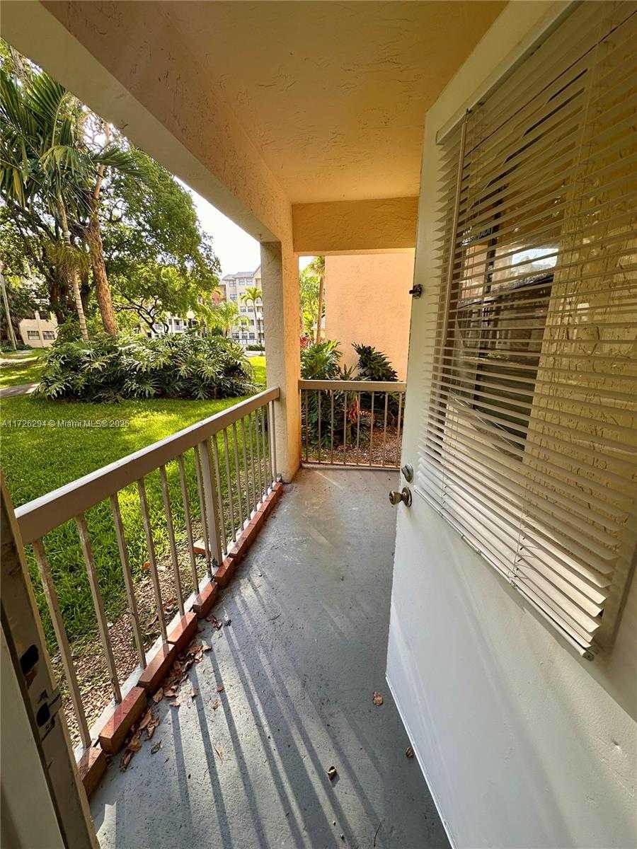 Small Image of 8120 GENEVA CT #155, Doral Number 30