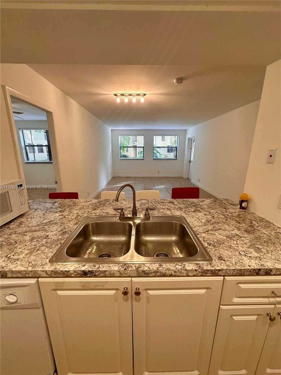 Small Image of 8120 GENEVA CT #155, Doral Number 4