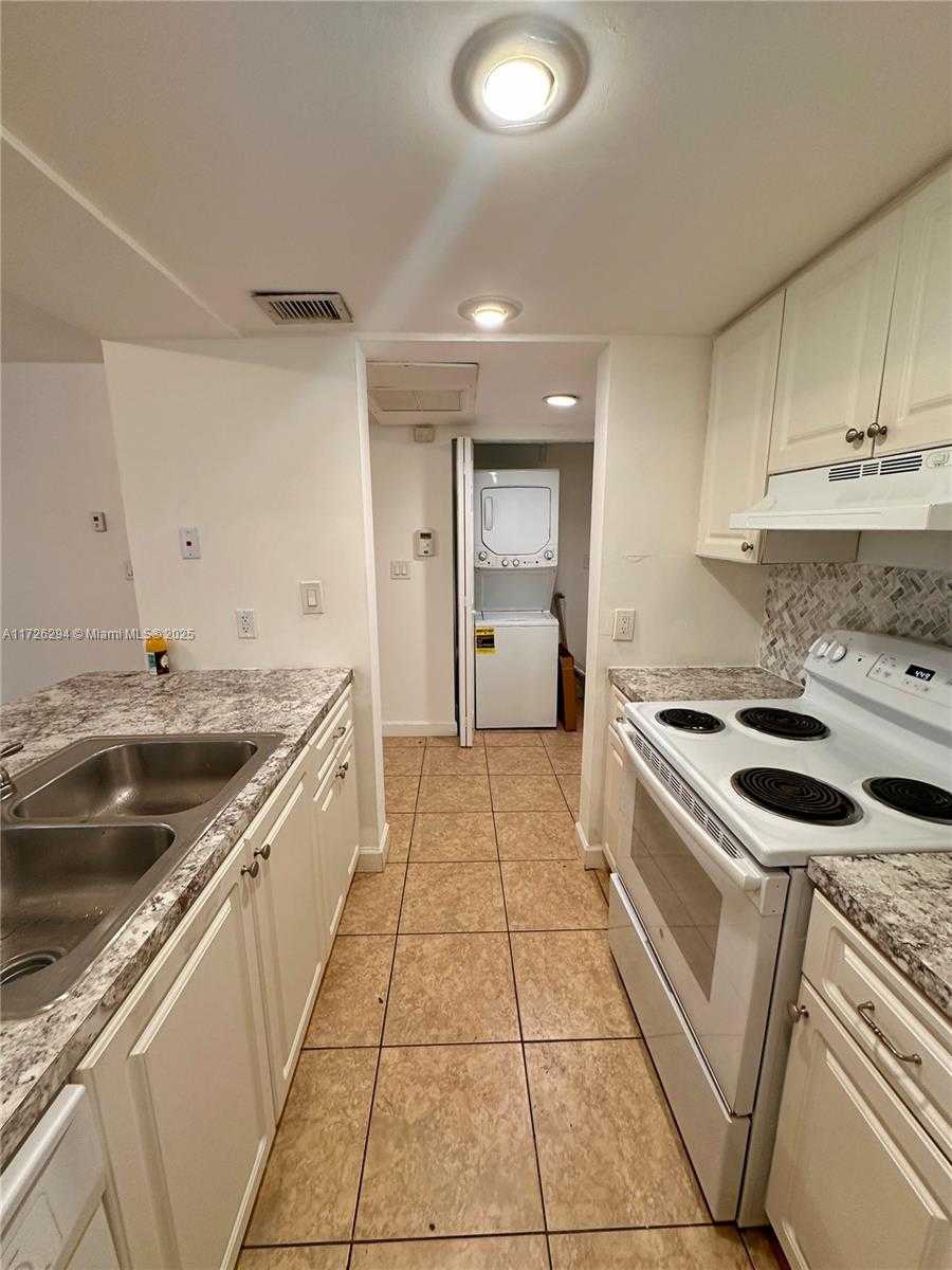 Small Image of 8120 GENEVA CT #155, Doral Number 5