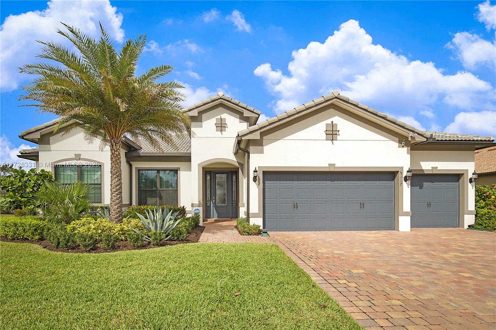 Small Image of 9117 BALSAMO DR, Palm Beach Gardens Number 3