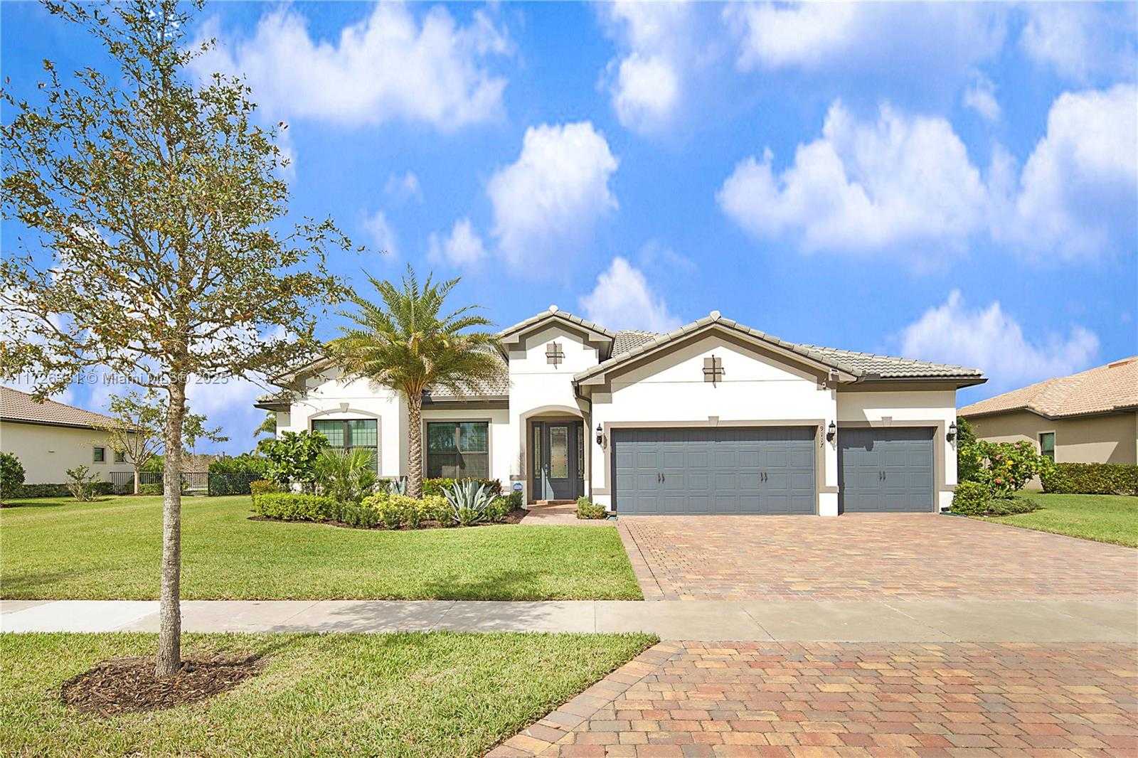 Small Image of 9117 BALSAMO DR, Palm Beach Gardens Number 33