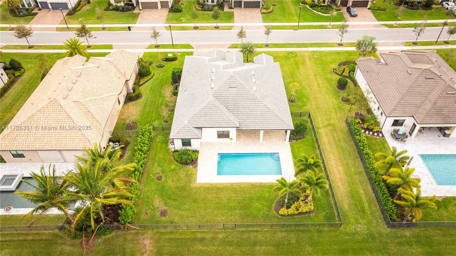 Small Image of 9117 BALSAMO DR, Palm Beach Gardens Number 35
