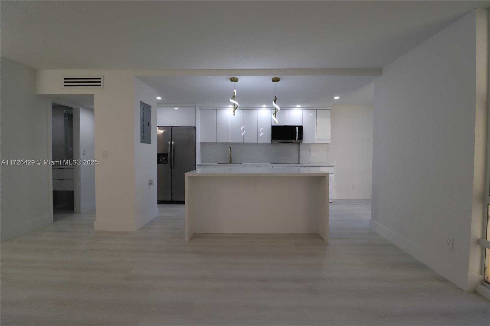 Small Image of 210 172ND ST #332, Sunny Isles Beach Number 2