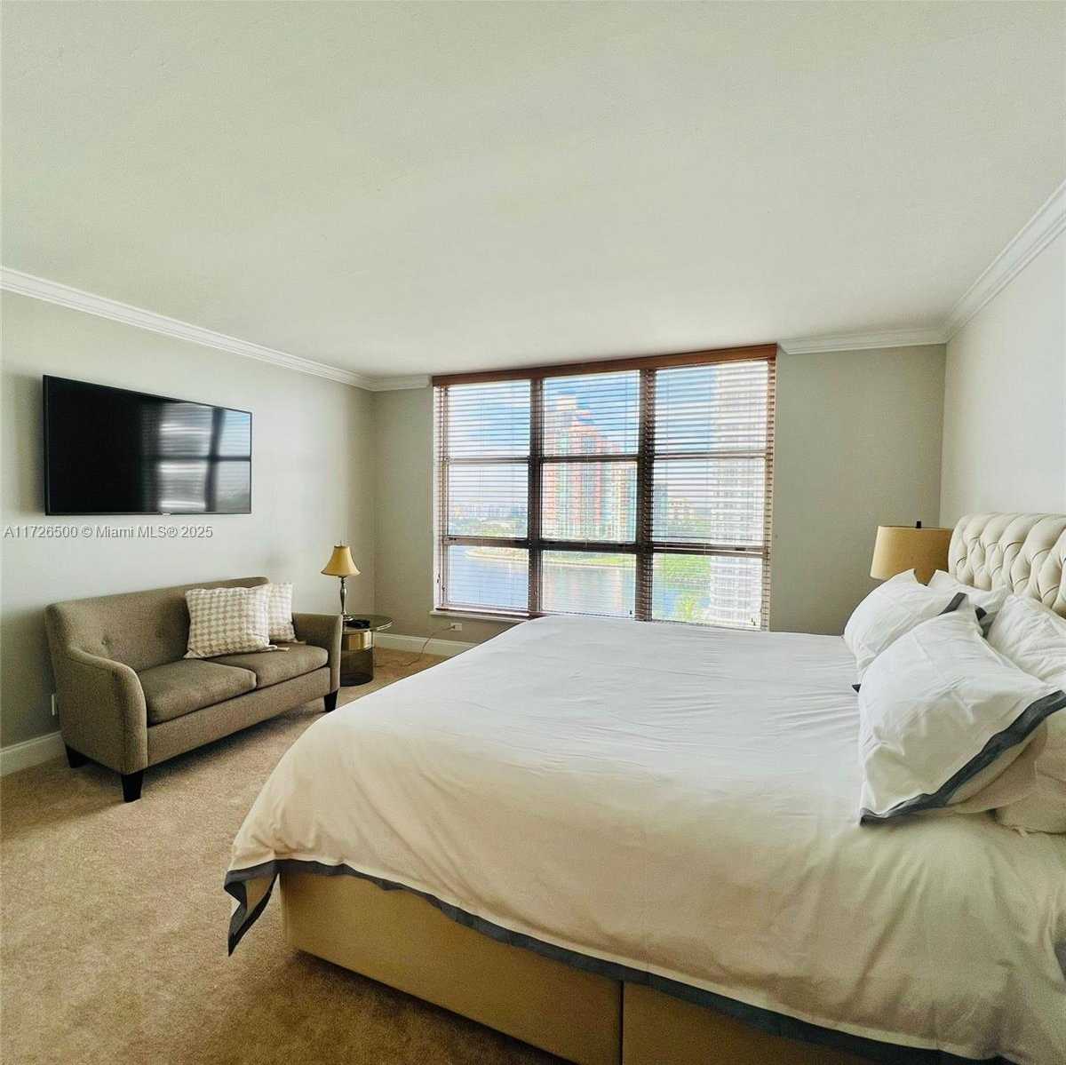 Small Image of 3600 Mystic Pointe Dr, Aventura, FL 33180, USA Number 12