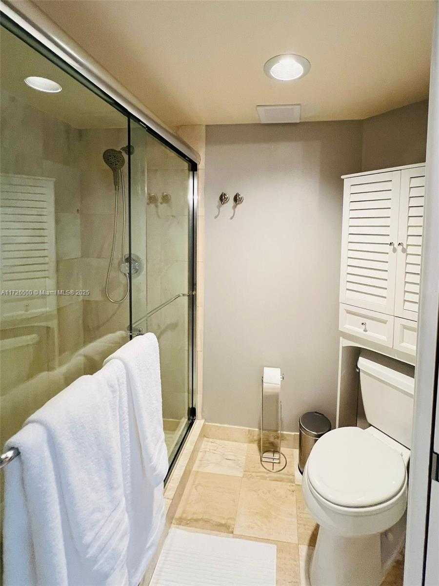 Small Image of 3600 Mystic Pointe Dr, Aventura, FL 33180, USA Number 15