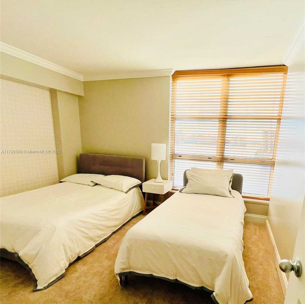 Small Image of 3600 Mystic Pointe Dr, Aventura, FL 33180, USA Number 17