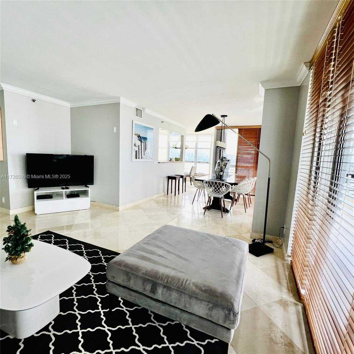Small Image of 3600 Mystic Pointe Dr, Aventura, FL 33180, USA Number 7