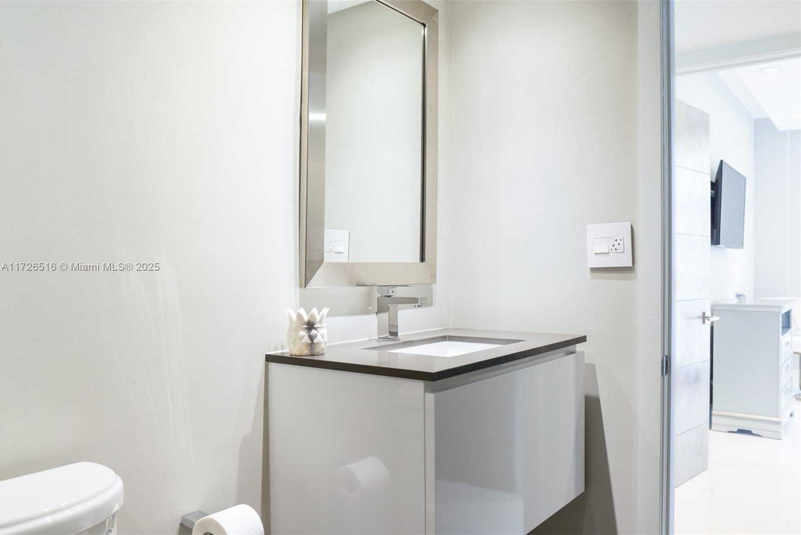 Small Image of 10275 COLLINS AVE #320, Bal Harbour Number 12
