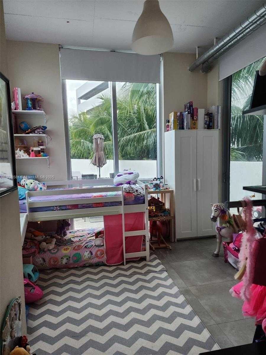 Small Image of 3029 NE 188th St, Aventura, FL 33180, USA Number 2