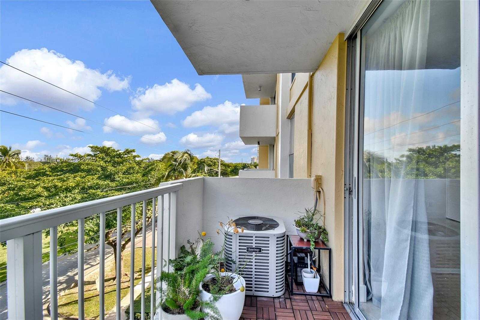 Small Image of 2000 NORTH EAST 135TH ST #411, North Miami Number 39