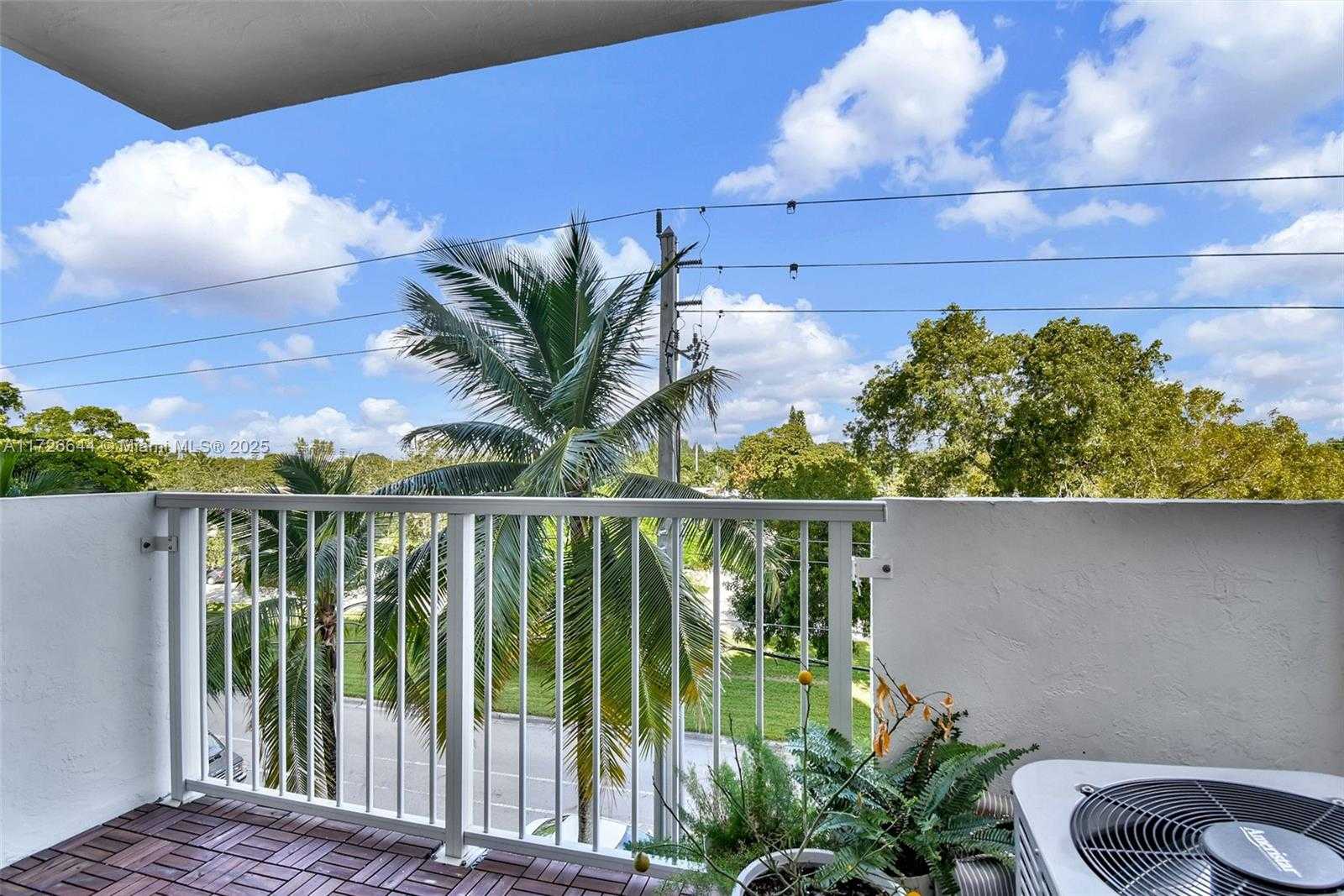Small Image of 2000 NORTH EAST 135TH ST #411, North Miami Number 43