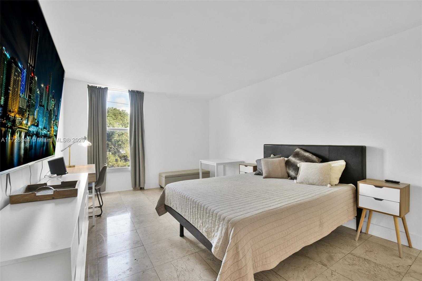 Small Image of 2000 NORTH EAST 135TH ST #411, North Miami Number 44
