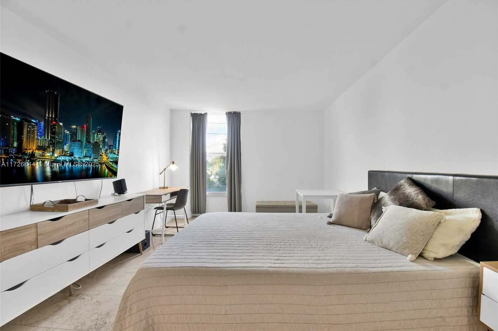 Small Image of 2000 NORTH EAST 135TH ST #411, North Miami Number 45