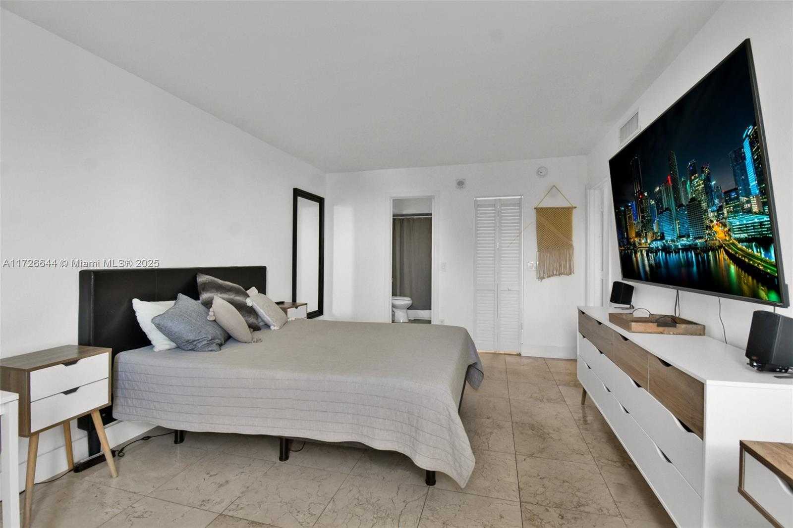Small Image of 2000 NORTH EAST 135TH ST #411, North Miami Number 47