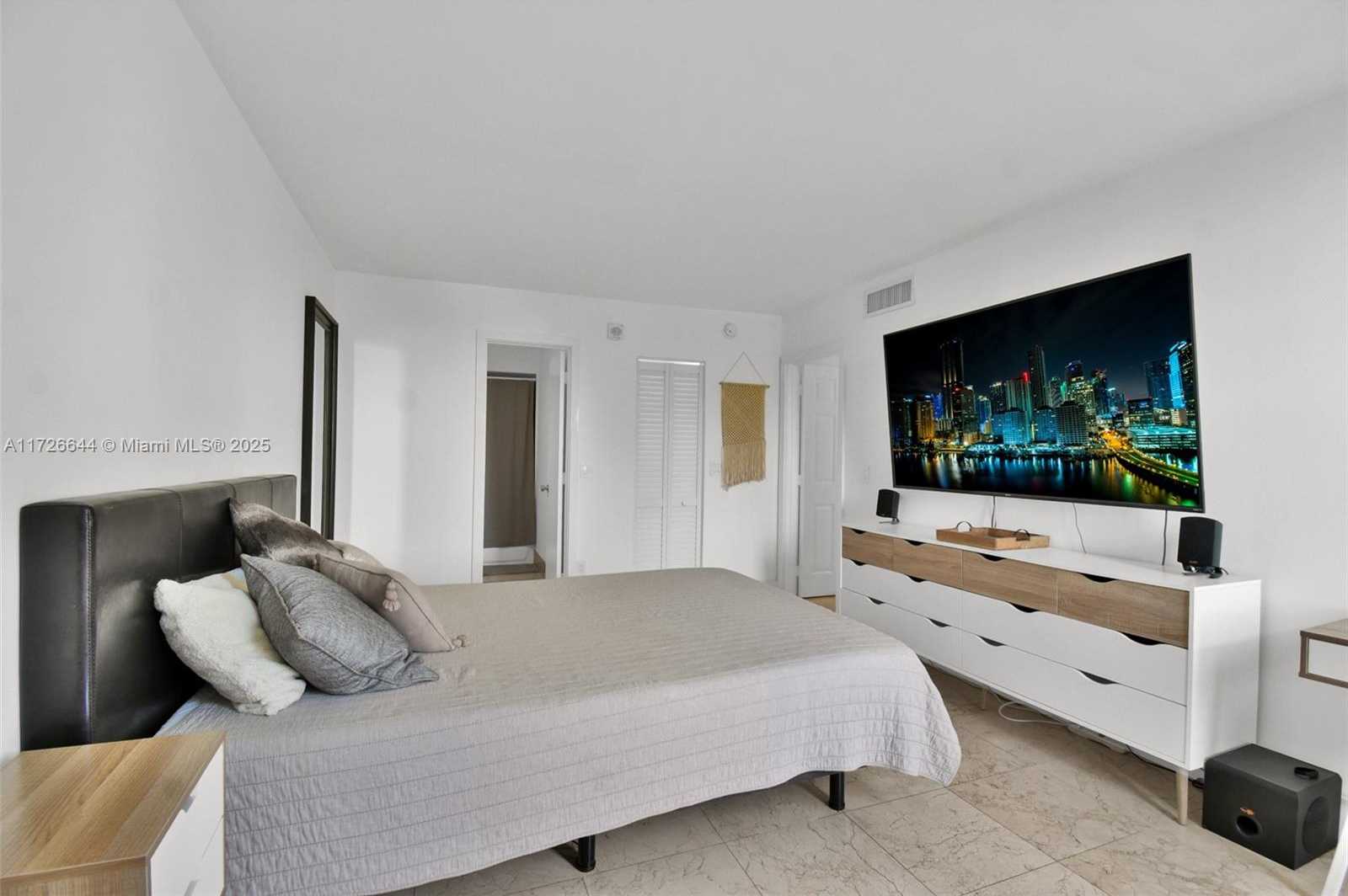 Small Image of 2000 NORTH EAST 135TH ST #411, North Miami Number 48
