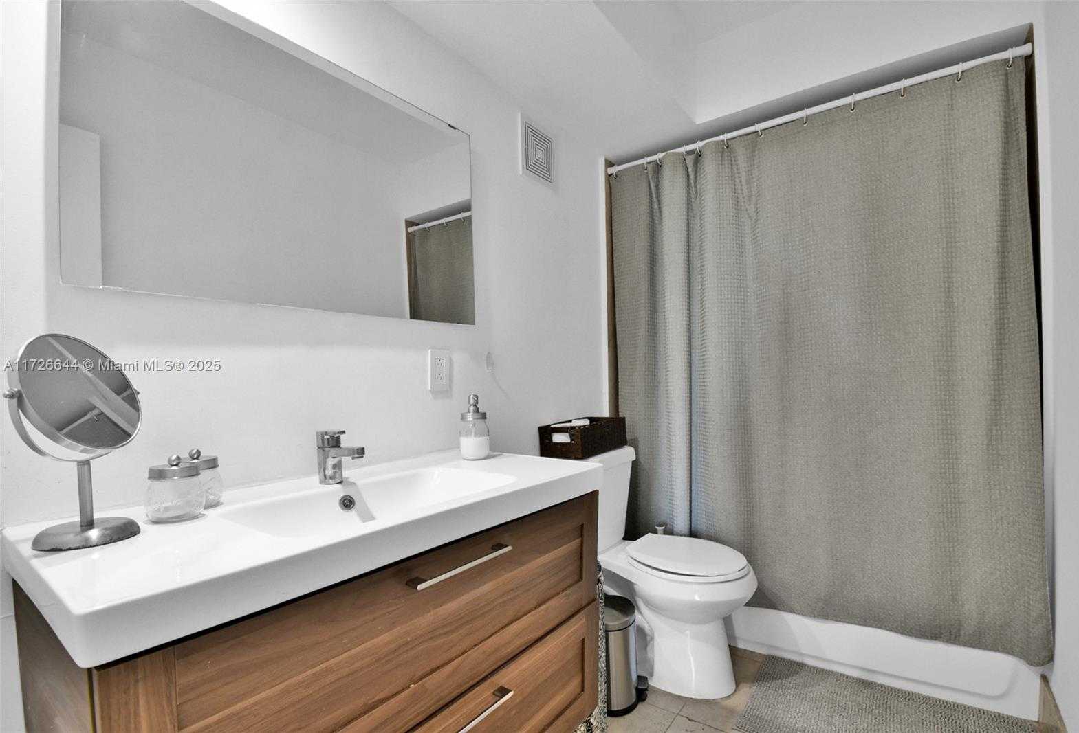 Small Image of 2000 NORTH EAST 135TH ST #411, North Miami Number 50