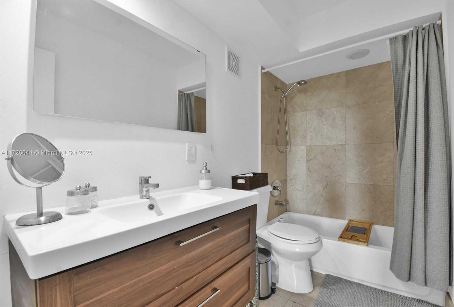 Small Image of 2000 NORTH EAST 135TH ST #411, North Miami Number 51
