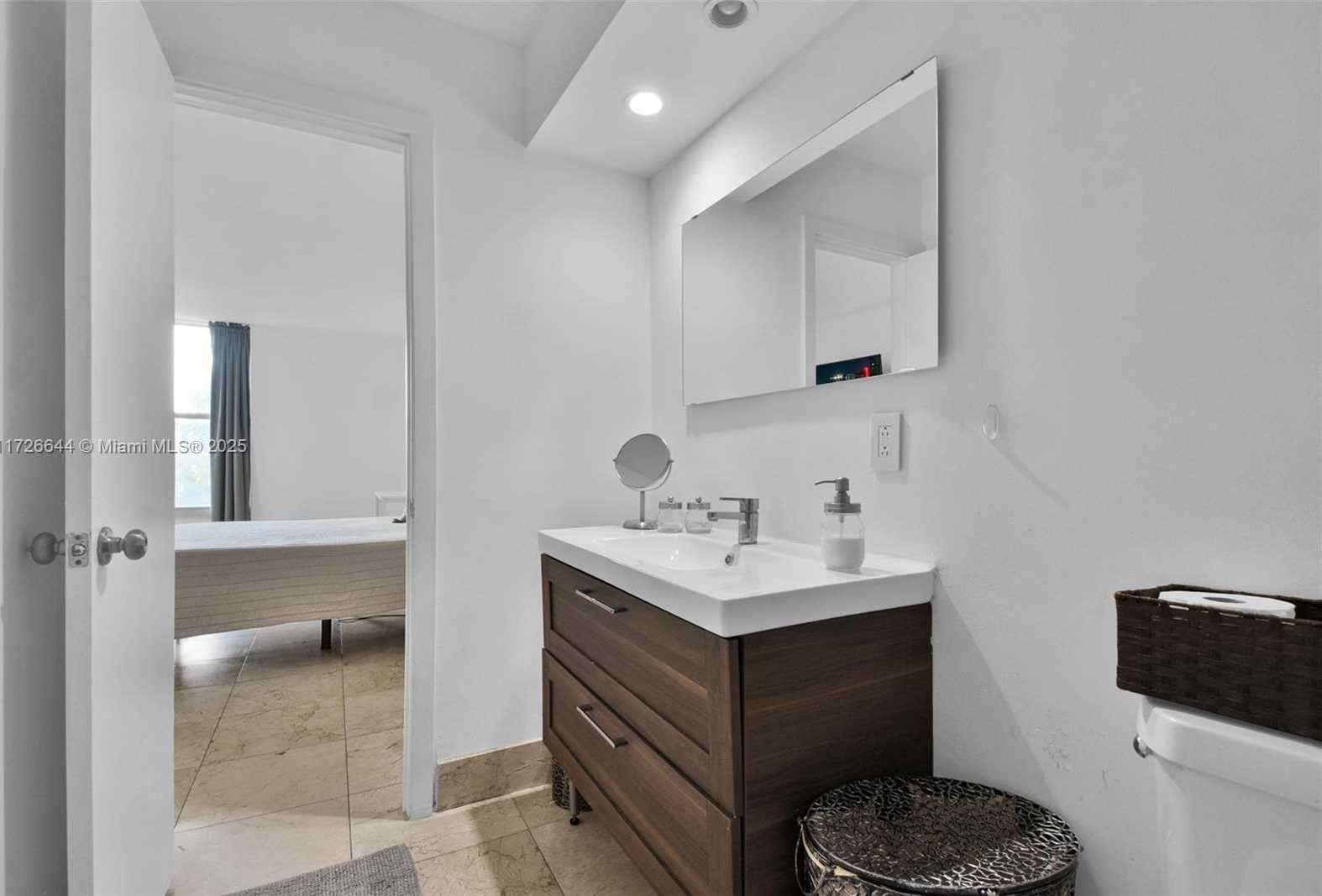 Small Image of 2000 NORTH EAST 135TH ST #411, North Miami Number 52