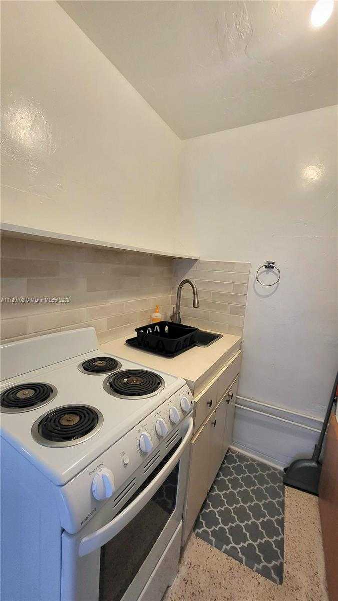 Small Image of 215 SOUTH 12TH AVE #Back, Hollywood Number 10