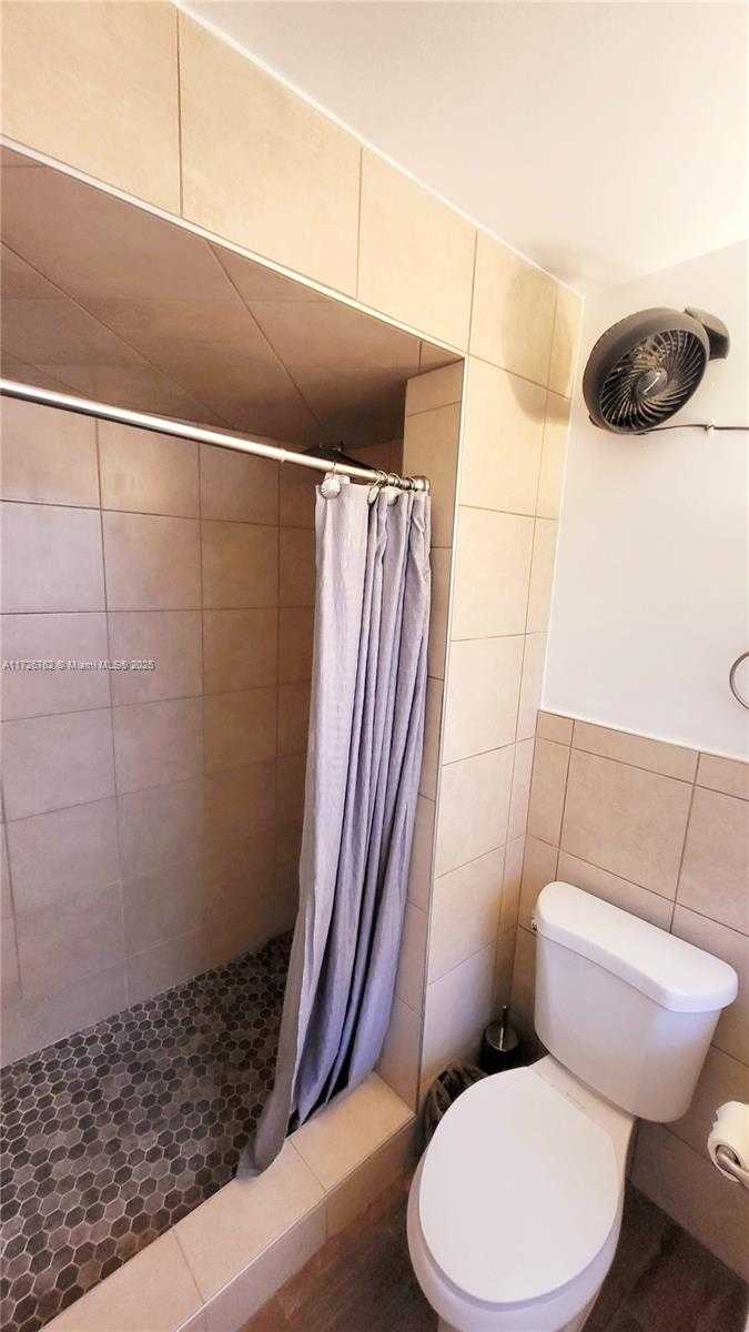 Small Image of 215 SOUTH 12TH AVE #Back, Hollywood Number 11