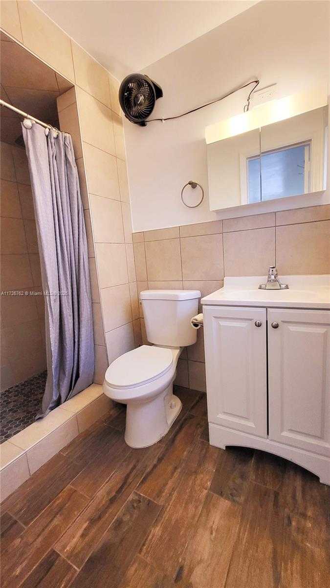 Small Image of 215 SOUTH 12TH AVE #Back, Hollywood Number 12