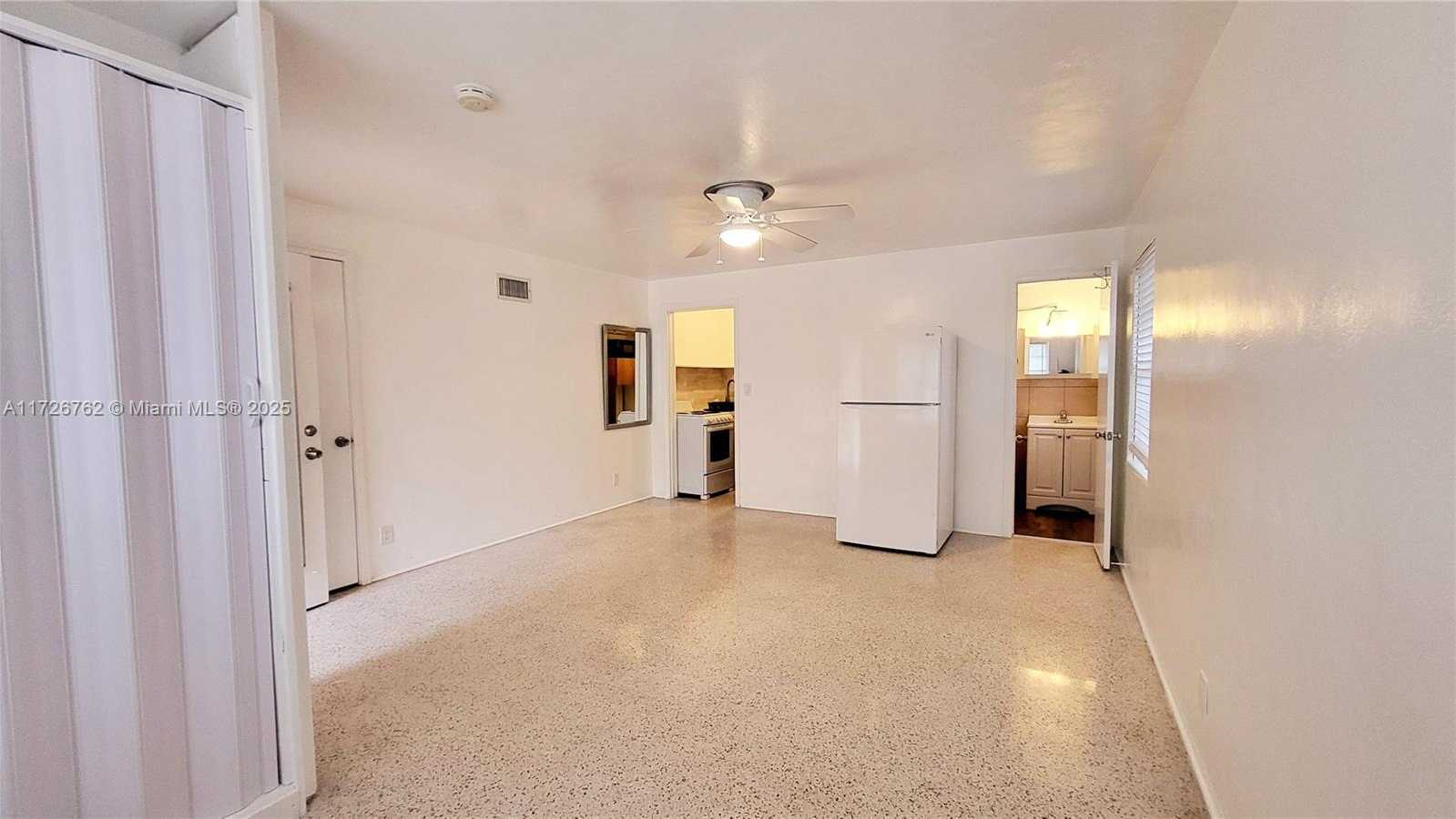 Small Image of 215 SOUTH 12TH AVE #Back, Hollywood Number 4