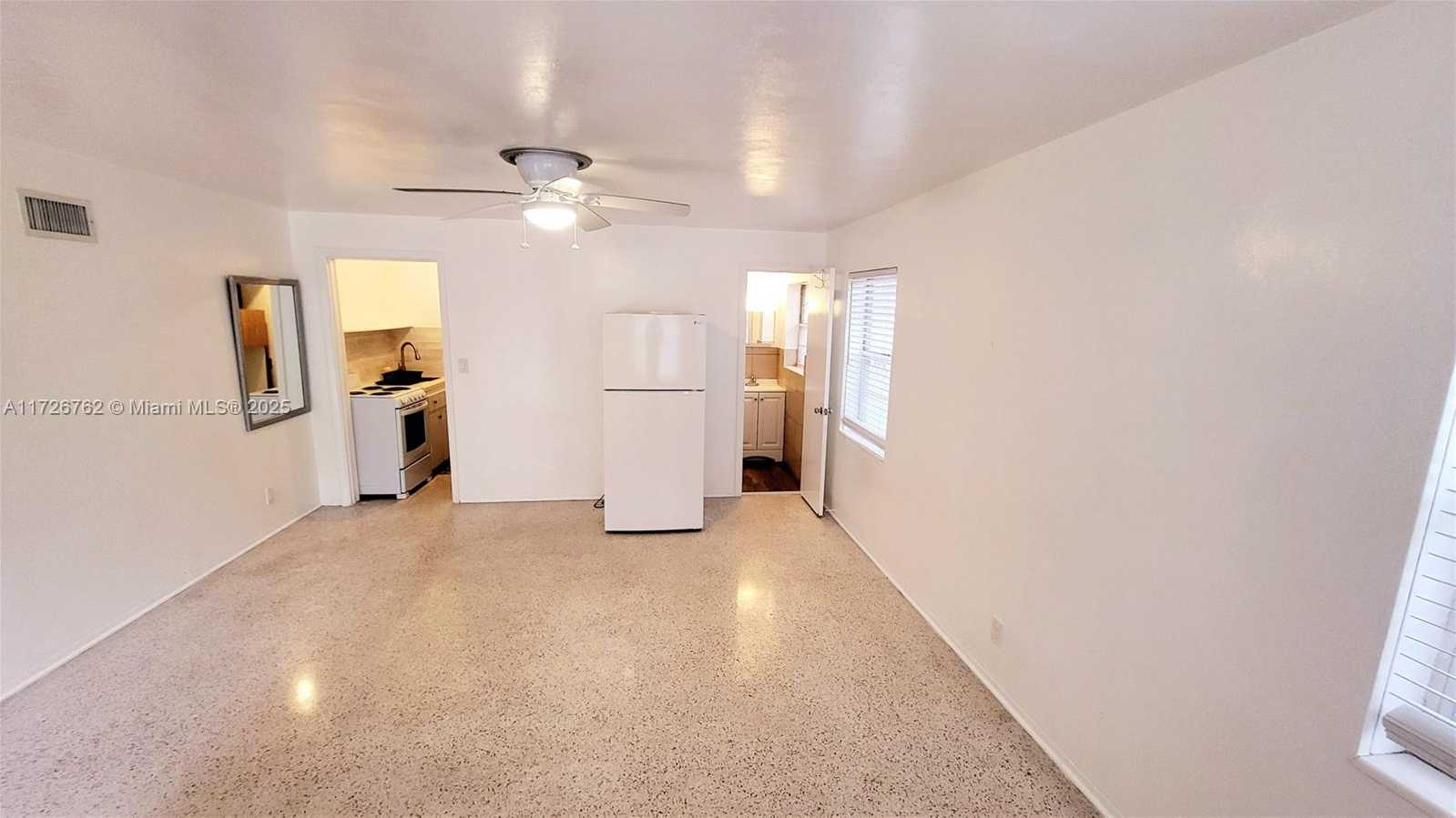 Small Image of 215 SOUTH 12TH AVE #Back, Hollywood Number 5