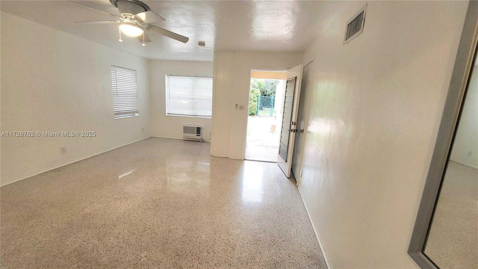 Small Image of 215 SOUTH 12TH AVE #Back, Hollywood Number 6